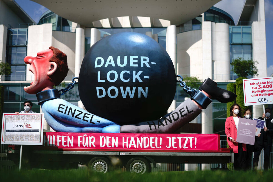 Eine Protestkundgebung des Einzelhandels vor dem Bundeskanzleramt im Mai 2021. Giffey hat sich gegen einen erneuten Lockdown ausgesprochen und die Wichtigkeit von Planungssicherheit und Perspektiven betont.