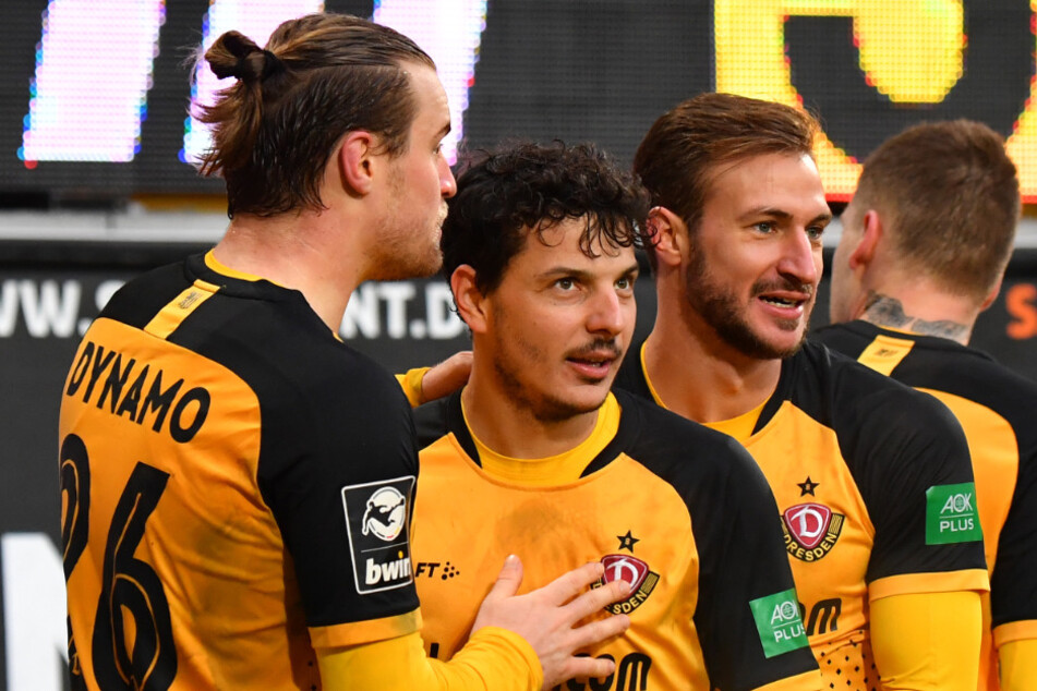 Sebastian Mai (27, l.), Philipp Hosiner (31, M.) und Pascal Sohm (29, r.) wissen nun, wann der Nachholer gegen den SV Wehen Wiesbaden steigt.