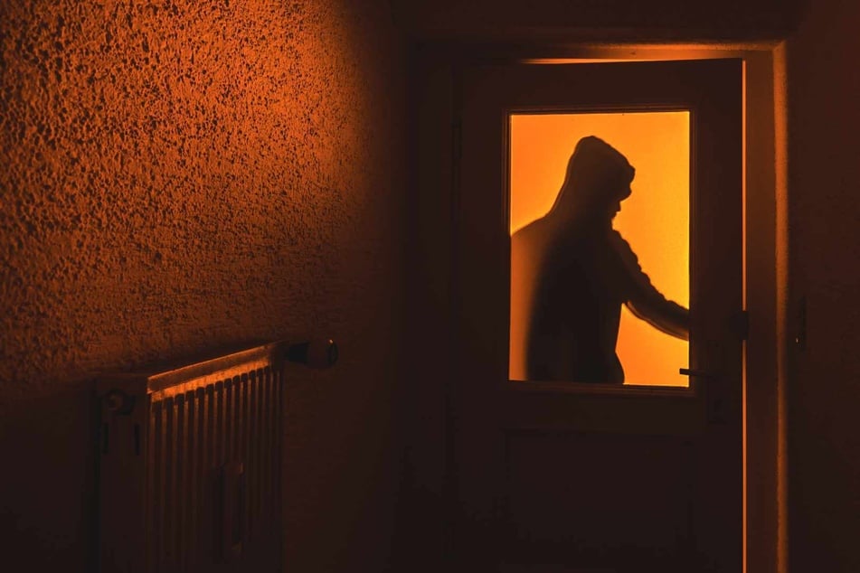 Überfall mit Messer: 23-Jähriger erlebt Schock in seinem Zuhause