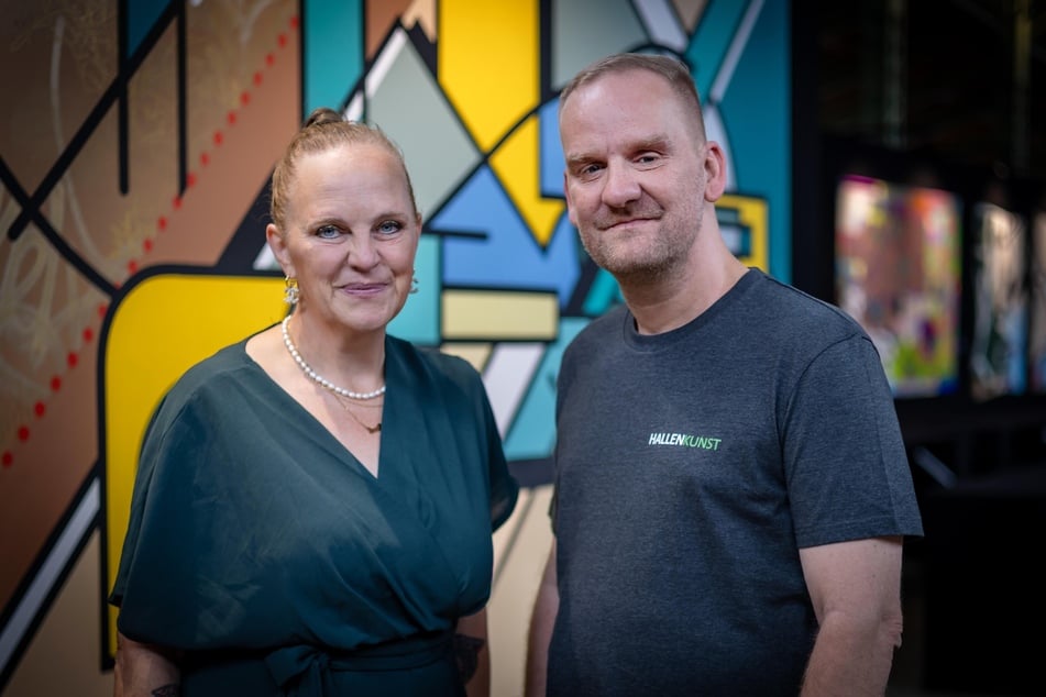 Die Kuratoren Aileen Middel (55) und René Kästner (48) sind begeistert von der Kunstform.