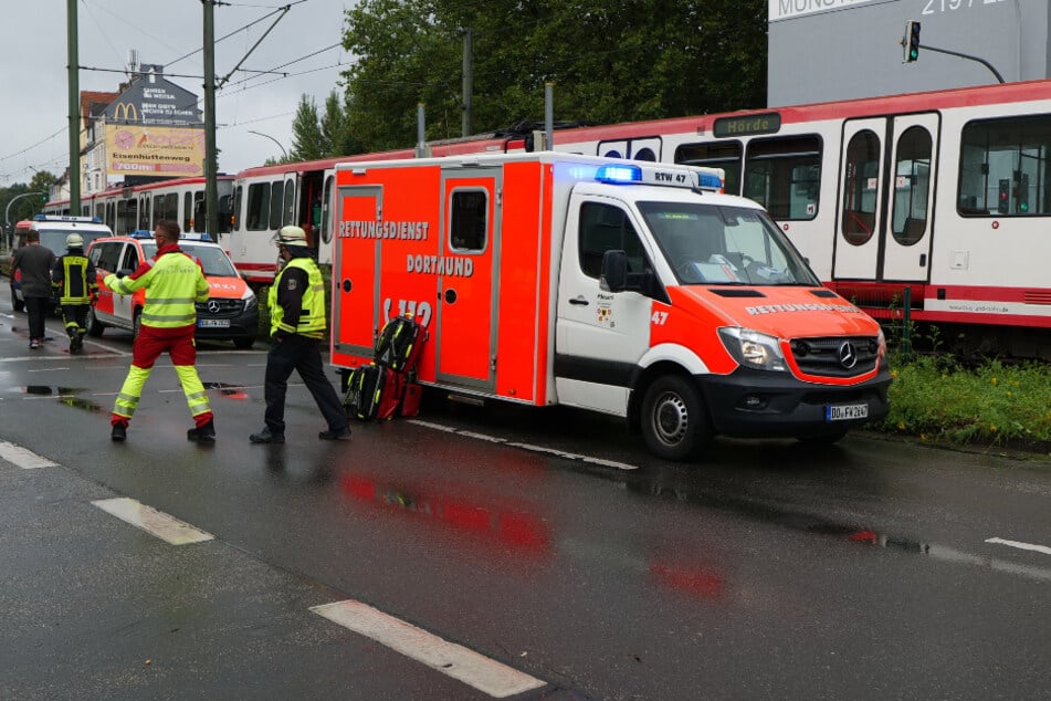 Stadtbahn erfasst Neunjährigen: Kindernotarzt und Seelsorger im Einsatz