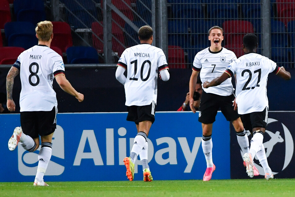 Florian Wirtz (2.v.r.) schoss Deutschlands U21 mit einem Doppelpack ins EM-Finale!