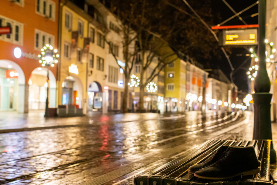 Leere Innenstädte wie hier in Freiburg werden in den kommenden Wochen wohl ein gewohntes Bild sein.