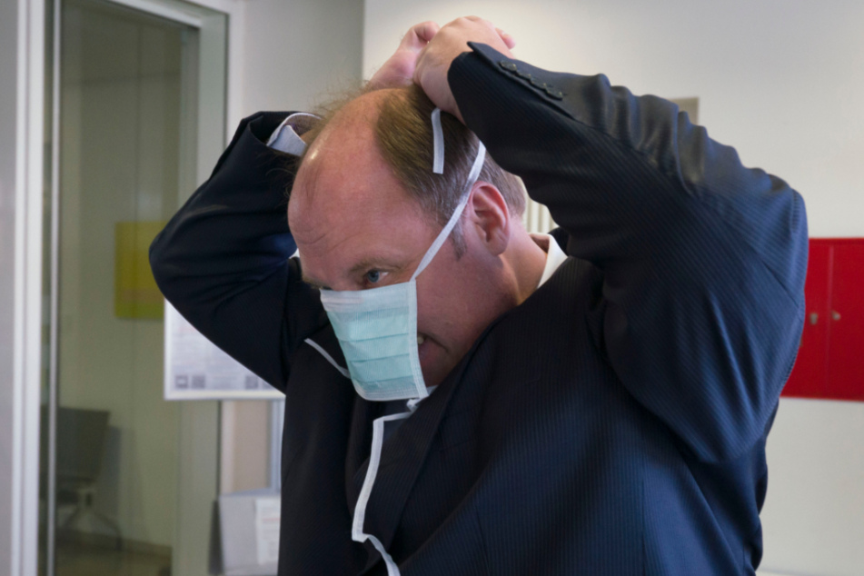 Kanzleramtschef Helge Braun (47) bei einem Klinik-Besuch.