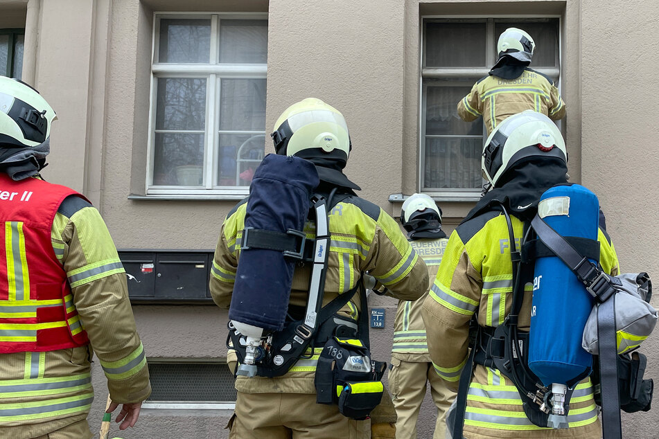 Dresden: Brandgeruch in der Friedrichstadt! Feuerwehr kommt über die Steckleiter zum Ablöschen