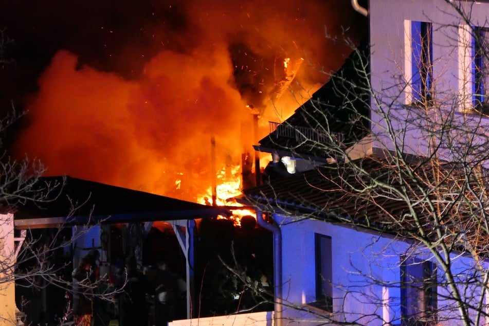 Im Landkreis Leipzig brannte am Mittwochabend ein Saunahäuschen.