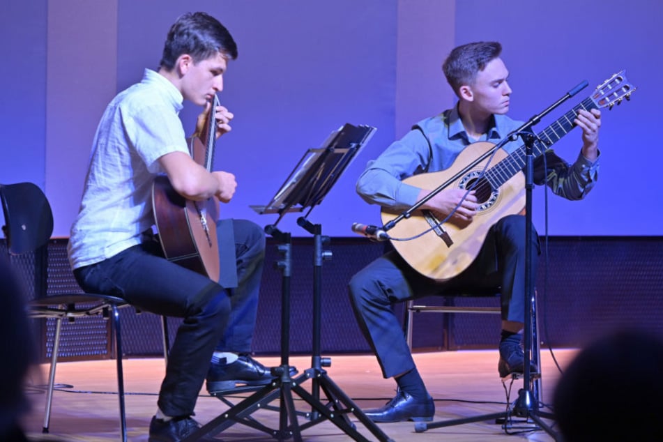 Gitarrenklänge als Auftakt am Freitagabend: Ab Montag können Sie kostenlos den Musikschülern lauschen.