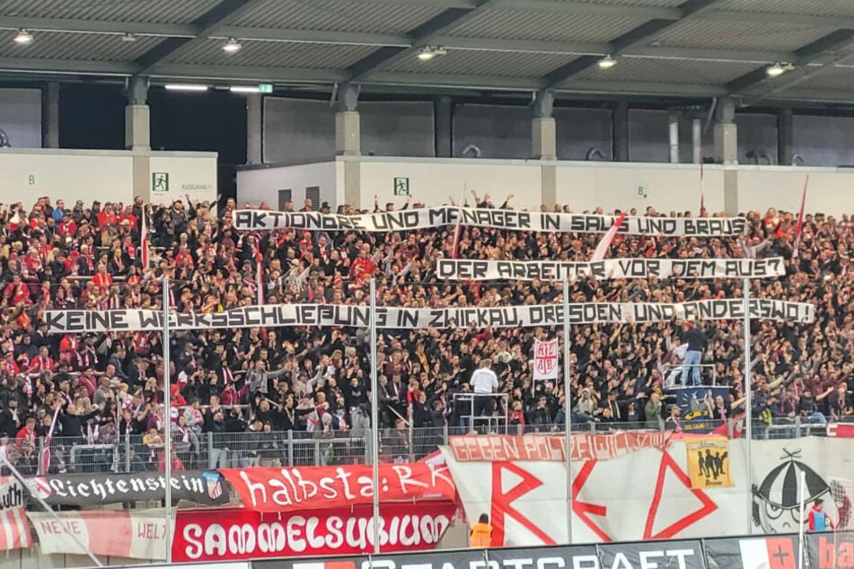 FSV-Fans zeigen sich solidarisch mit VW-Mitarbeitern.