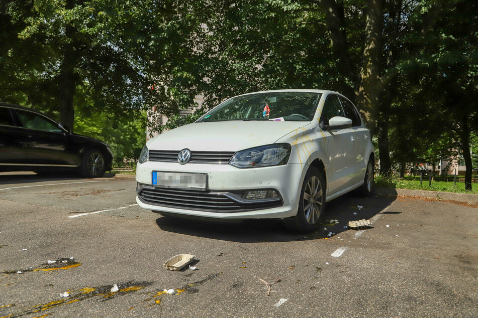 Ein Auto wurde in Zwönitz mit einer Packung Eier beworfen. Es gehört vermutlich einem Teilnehmer der Antifa-Kundgebung.