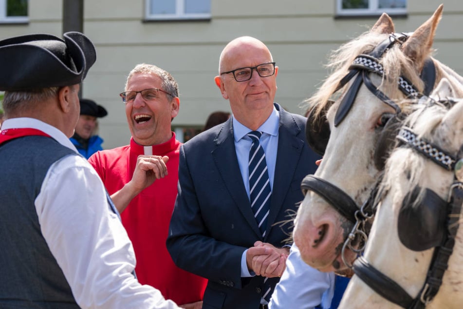 Brandenburgs Ministerpräsident Dietmar Woidke (63, SPD) verteidigte als Schirmherr die Pferdeaktion in Potsdam am gestrigen Mittwoch.