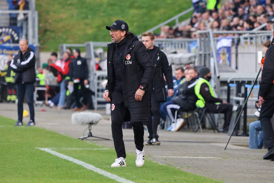 Pele Wollitz (60) pokerte mit seiner Aufstellung in Saarbrücken hoch - und zahlte die Rechnung.