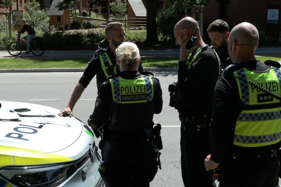 Die Polizei führte am Donnerstag in Hamburg eine Großfahndung durch.