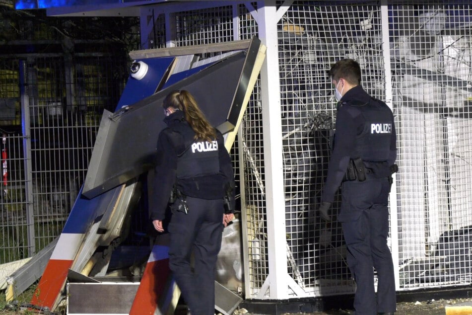 Nach der Geldautomaten-Sprengung blieb die Fahndung vorerst ohne Erfolg.