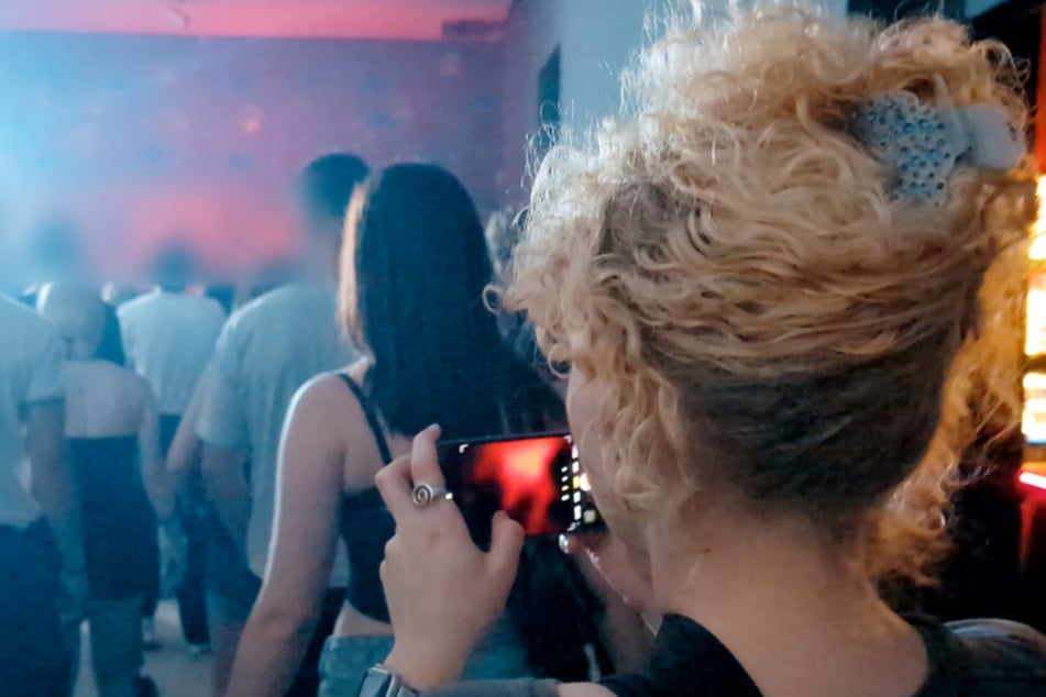 Die Reporter versuchten sich auch undercover einen Einblick in die Hardtekk-Szene zu verschaffen.