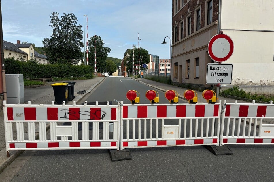 Die Rudolf-Breitscheid-Straße in Aue-Bad Schlema musste am Mittwoch kurzfristig voll gesperrt werden.