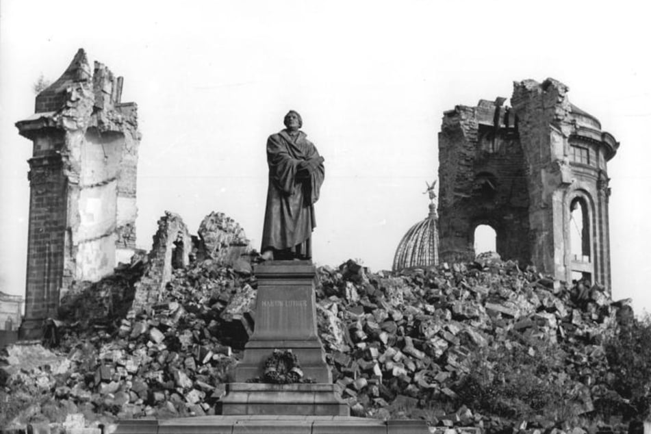 Die Ruine der Dresdner Frauenkirche (1958).