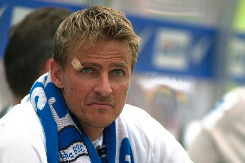 Eyjólfur "Jolly" Sverrisson (54) reist extra aus Island an, um Hertha BSC im Abstiegskampf gegen den VfB Stuttgart im Olympiastadion zu unterstützen.