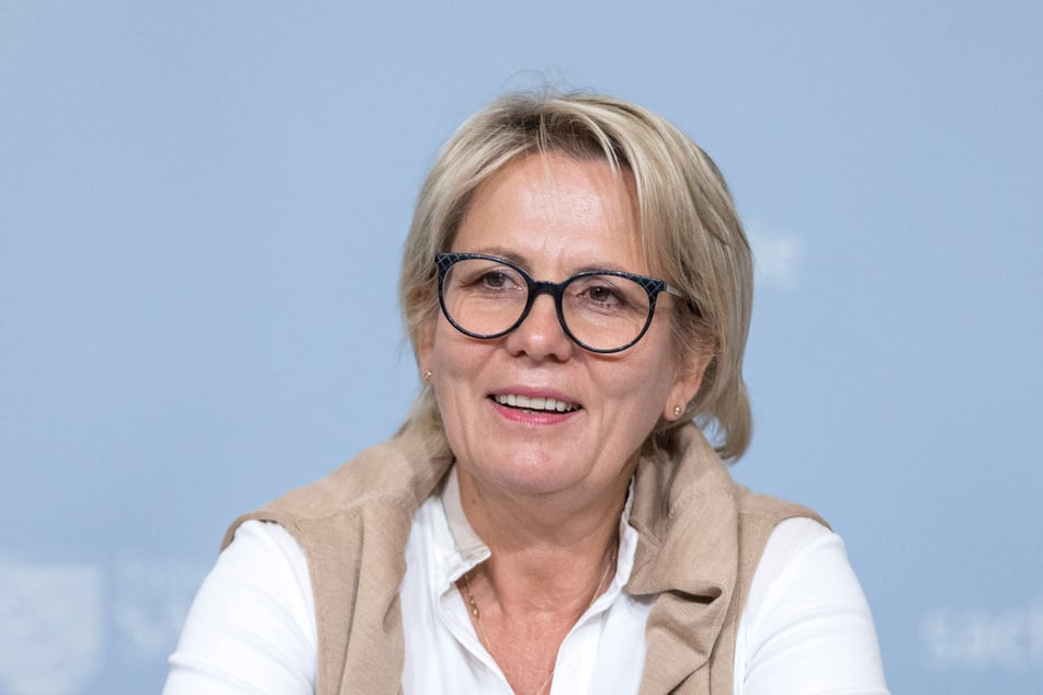 Laut den neuesten Zahlen von Tourismusministerin Barbara Klepsch (61, CDU) zählte Sachsen von Januar bis Mai 2,1 Millionen Ankünfte von Gästen (+3,4 %) und 5,1 Millionen Übernachtungen (+2,0 %).