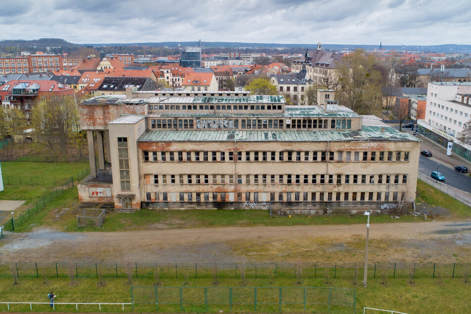 OB Hilbert lehnt eine Sondersitzung zum Sachsenbad ab.