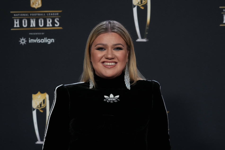 Kelly Clarkson's highly anticipated new track Mine is dropping on Friday.