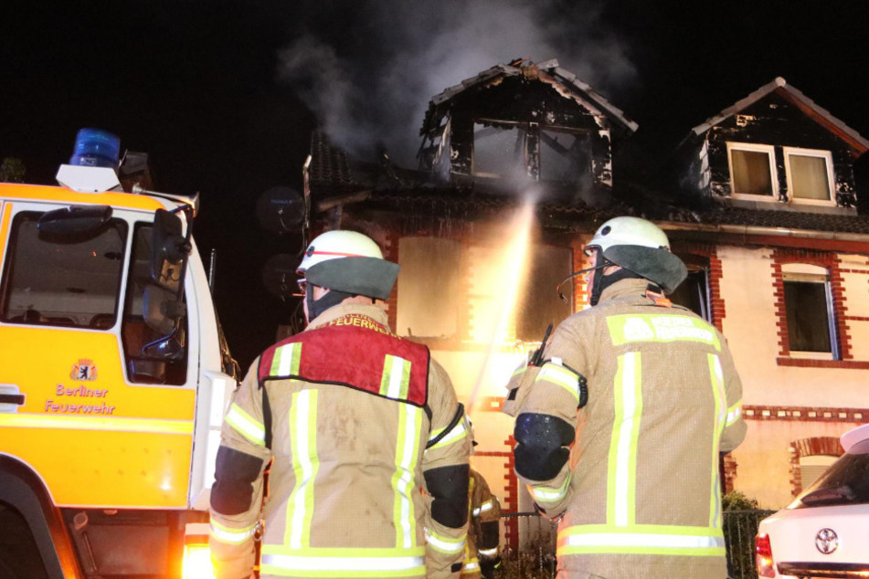 Feuerwehrleute im Einsatz.