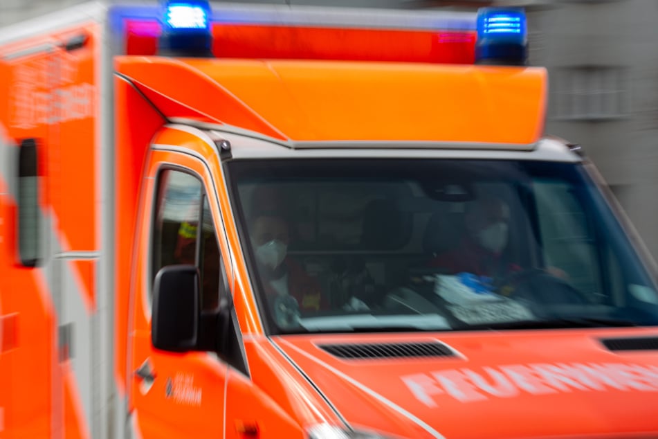 Fußgängerin (62) bei Grün von Lkw angefahren und schwer verletzt