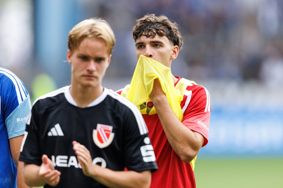 Für Youngsters wie Lukas Michelbrink (21, v.) oder Jannis Zaydan (19) ist die 2. Liga eine harte Schule.