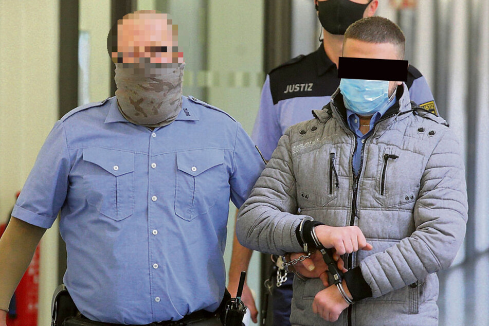 Ayham I. (24) auf dem Weg zum Prozess im Landgericht Dresden.
