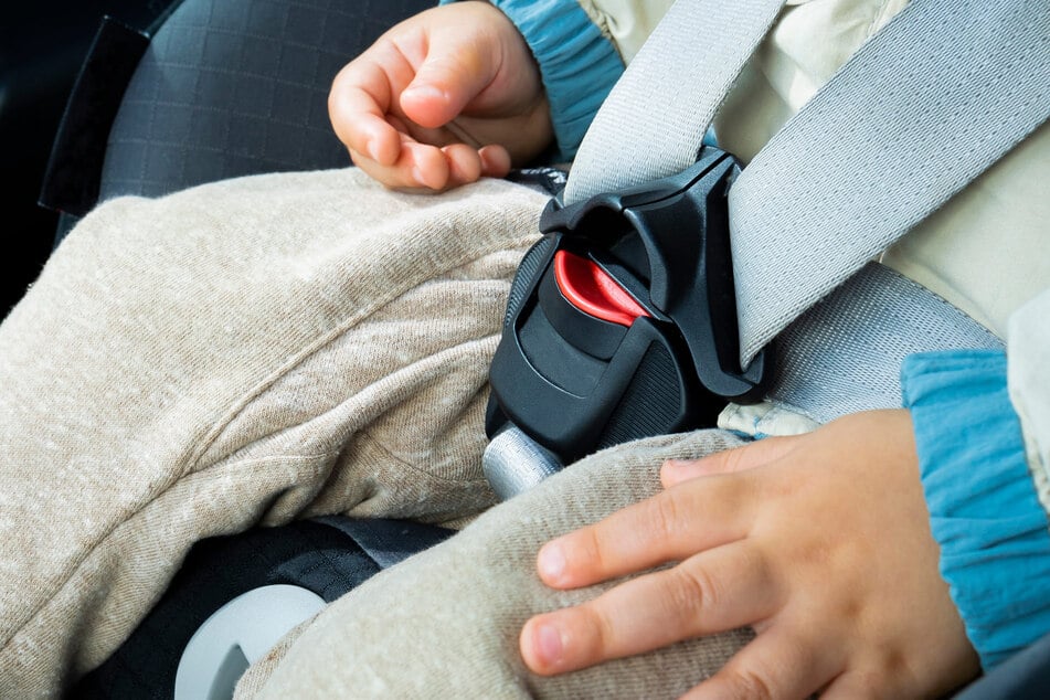 Babysitterin ließ es zurück: Kleinkind (2) stirbt in Hitze-Auto
