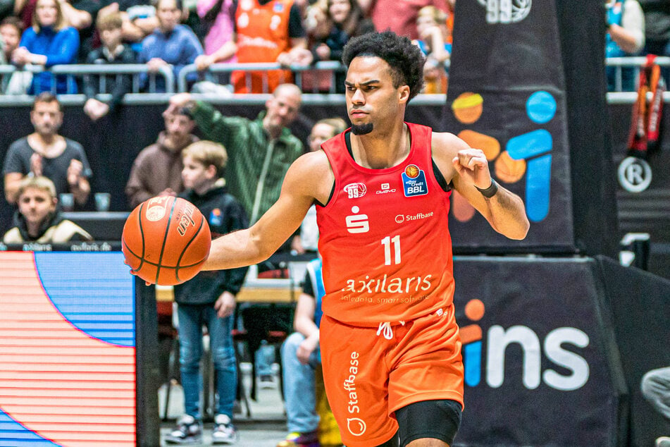 Jacob Gilyard (26) von den Niners konzentriert sich auf das Spiel.