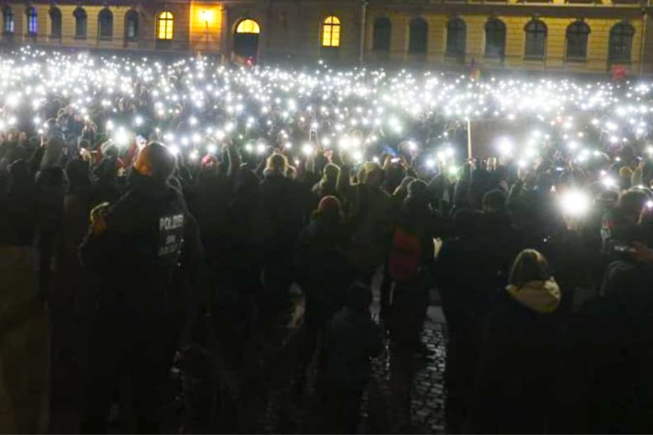 Leipzig: Demonstration gegen die AfD: Tausende Menschen gehen in Leipzig auf die Straße