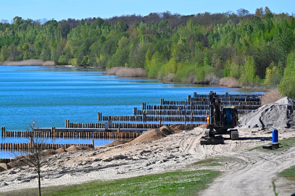Die Vorbereitungen für den Sommer laufen am Markkleeberger See.