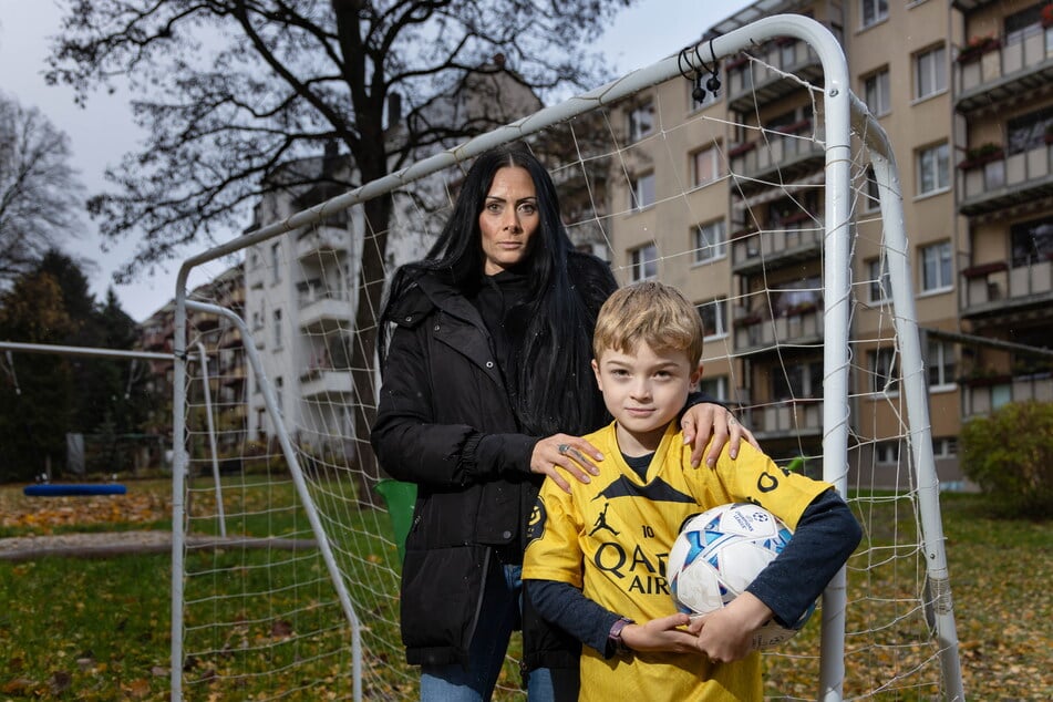 Fußballzoff am Kaßberg: Karl Christl (9) darf nicht mehr kicken, Mutter Saskia (38) ist empört.