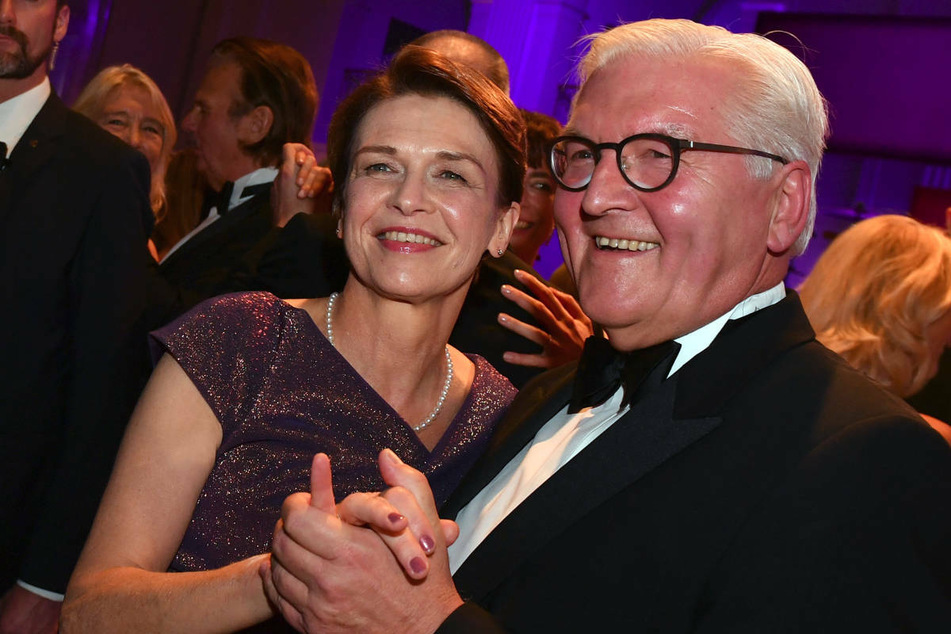 Frank-Walter Steinmeier (65, SPD) und seine Frau Elke Büdenbender tanzen beim 68. Bundespresseball im Jahr 2019. Dem Bundespräsidenten steht traditionell der Eröffnungstanz bei dem Ball zu.