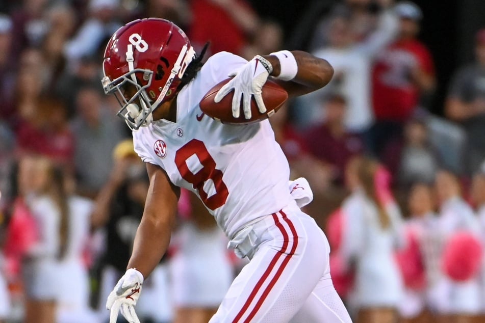 Crimson Tide wide receiver John Metchie III caught a touchdown before leaving the game with a knee injury.