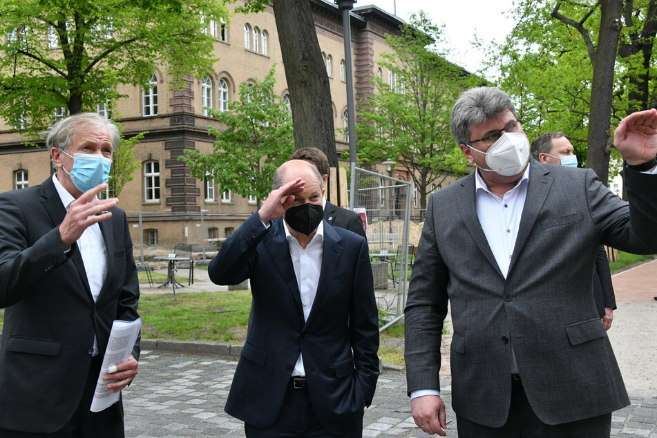 Bundesfinanzminister Olaf Scholz (62, SPD, M.) besucht auf seiner Wahlkampftour das Oberlinhaus.