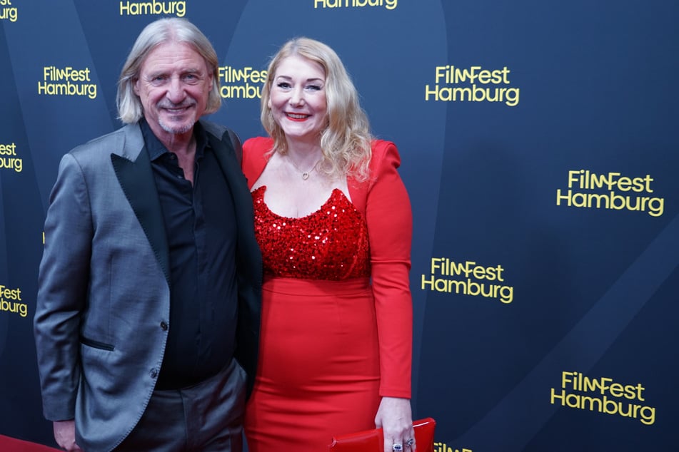 Als Vertreter des diesjährigen Binnenalster-Filmfests ließen sich auch Frank Otto (69) und Sandra Quadflieg (47) die Eröffnung nicht entgehen. "Der Eröffnungsfilm ist immer etwas Besonderes", so Otto. Für Schauspielerin Quadflieg ist das Filmfest ohnehin ein Pflichttermin: "Ich habe hier immer auch tolle Aufträge bekommen, weil wir so ein tolles Netzwerk sind."