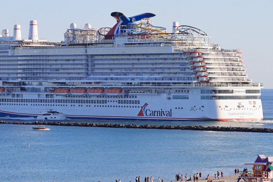 Während Familienurlaub: Frau stürzt von Balkon eines Schiffs und stirbt