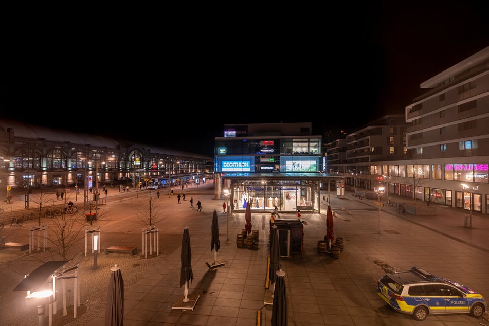 Der Unfall geschah auf dem Wiener Platz vor dem Hauptbahnhof Dresden. (Archivfoto)
