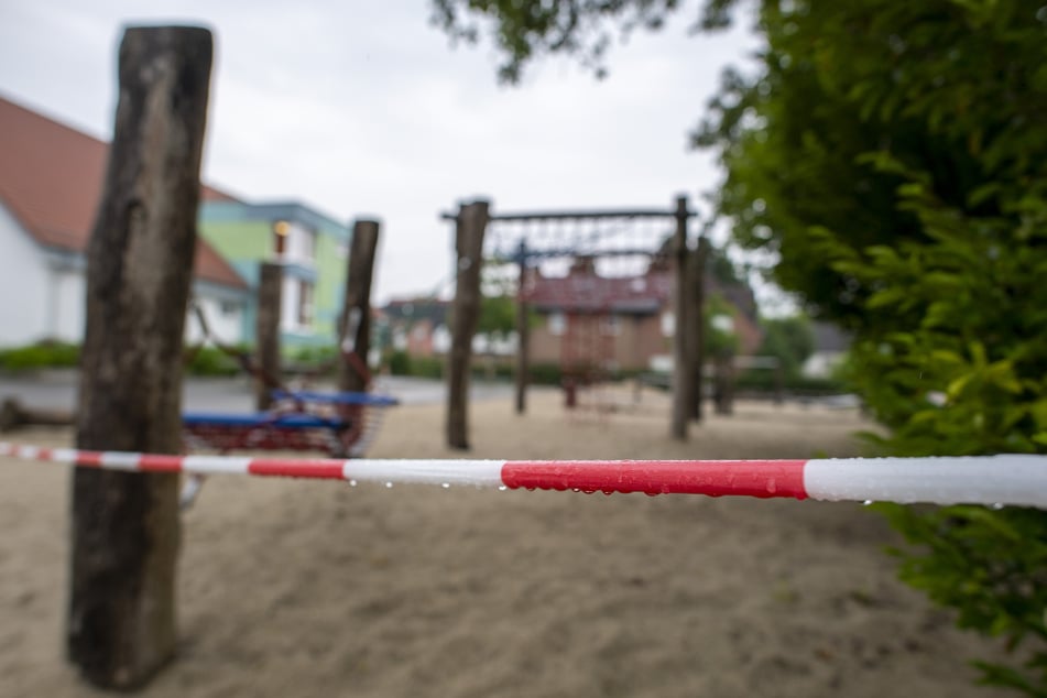 Ein 18-Jähriger soll auf einem Hamburger Spielplatz mit einem Messer verletzt worden sein. (Symbolfoto)