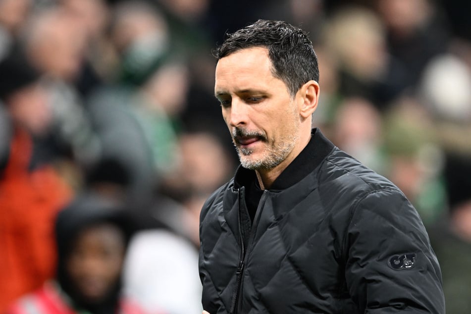 Nach dem glücklichen 3:3 bei Werder Bremen am Freitagabend wurde Dino Toppmöller (45) am Sonntag bei Eintracht Frankfurt als Trainer entlassen.