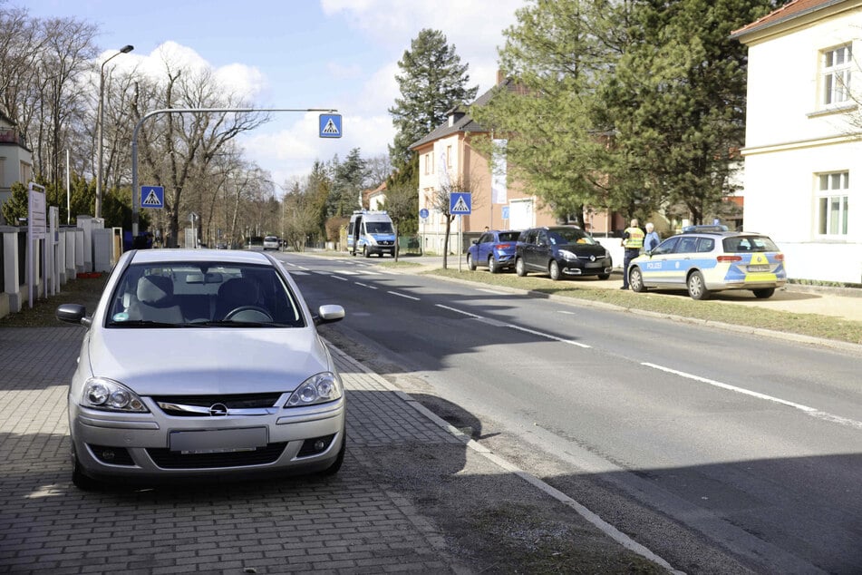 Die Rentnerin (84) fuhr mit ihrem Opel Corsa in die Kindergarten-Gruppe.