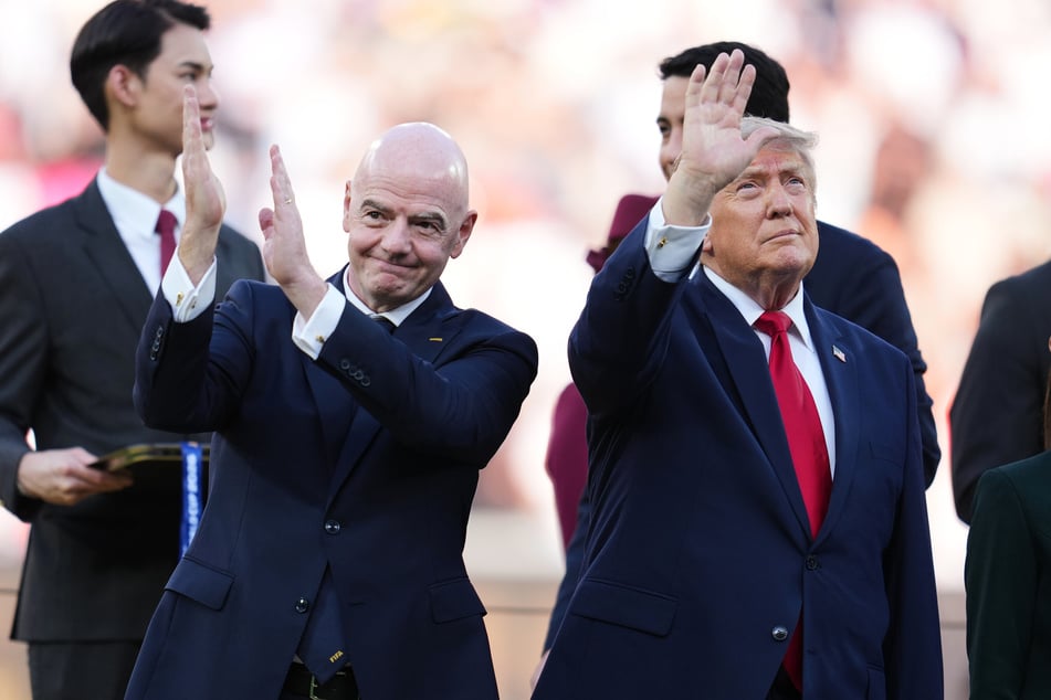 Gianni Infantino (56, l.) wollte von negativen Seiten seiner WM 2026 gar nichts wissen und rechnete nun mit Kritikern ab.