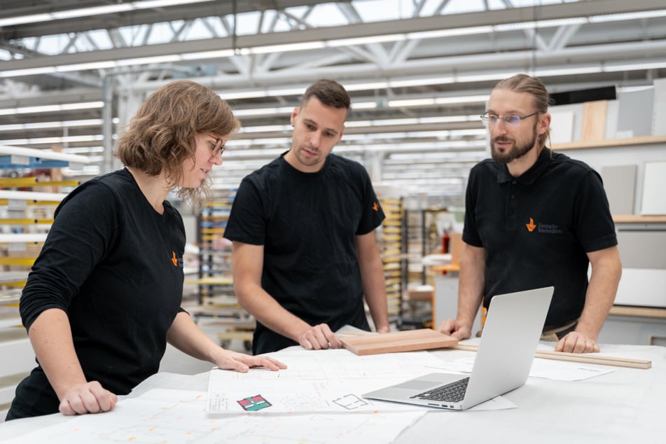 Zeig was Du kannst und unterstütze das kreative Team bei ihrer Arbeit.