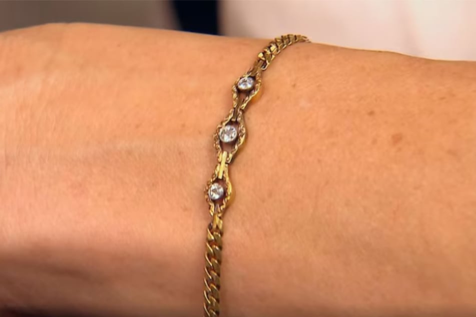 Das Armband besteht aus 585er-Gold und soll bis zu 600 Euro wert sein. Besonderer Hingucker sind die drei Altschliff-Diamanten.