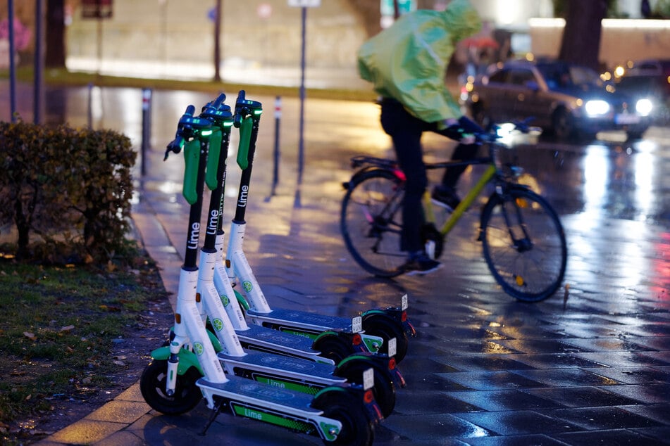 Der E-Scooter-Anbieter Lime rechnet angesichts des KVB-Streiks mit einer doppelt so hohen Nachfrage wie üblich. (Archivbild)