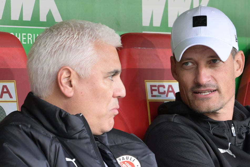 St.-Pauli-Trainer Alexander Blessin (51, r.) und -Sportchef Andreas Bornemann (53) blicken zuversichtlich auf die restliche Saison.