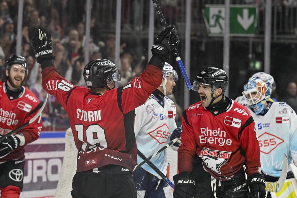 Während die Kölner Haie mehrmals jubeln durften, ließen die Eislöwen die Köpfe hängen.