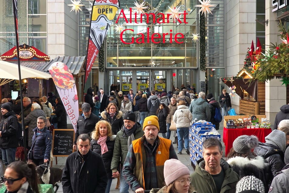 Menschenmassen drängten sich durch die Altmarkt-Galerie.