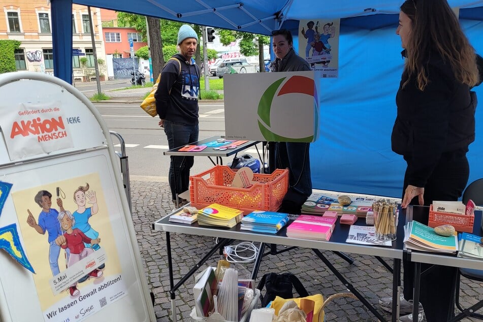 Vor der Wiedebach-Passage informierte der Verein "Bellis" über seine Arbeit.